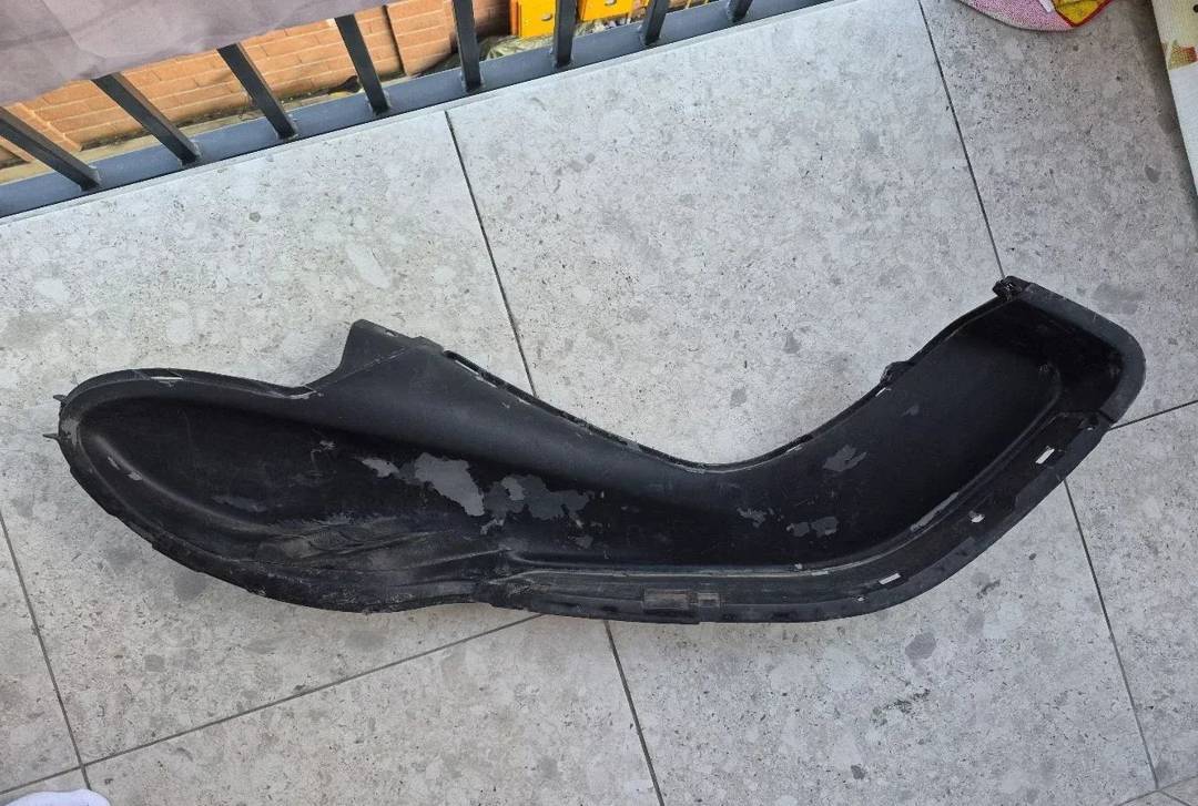 Desna plastika za Piaggio X9 — črna