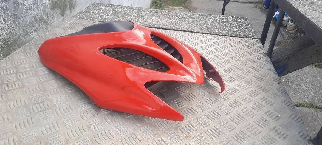 Prednja maska za Yamaha Aerox — crvena