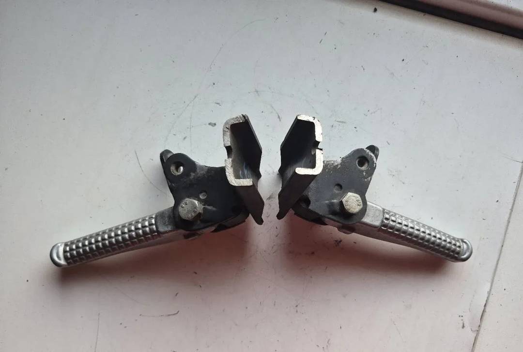 Stopalke sopotnika za Peugeot Speedfight 2