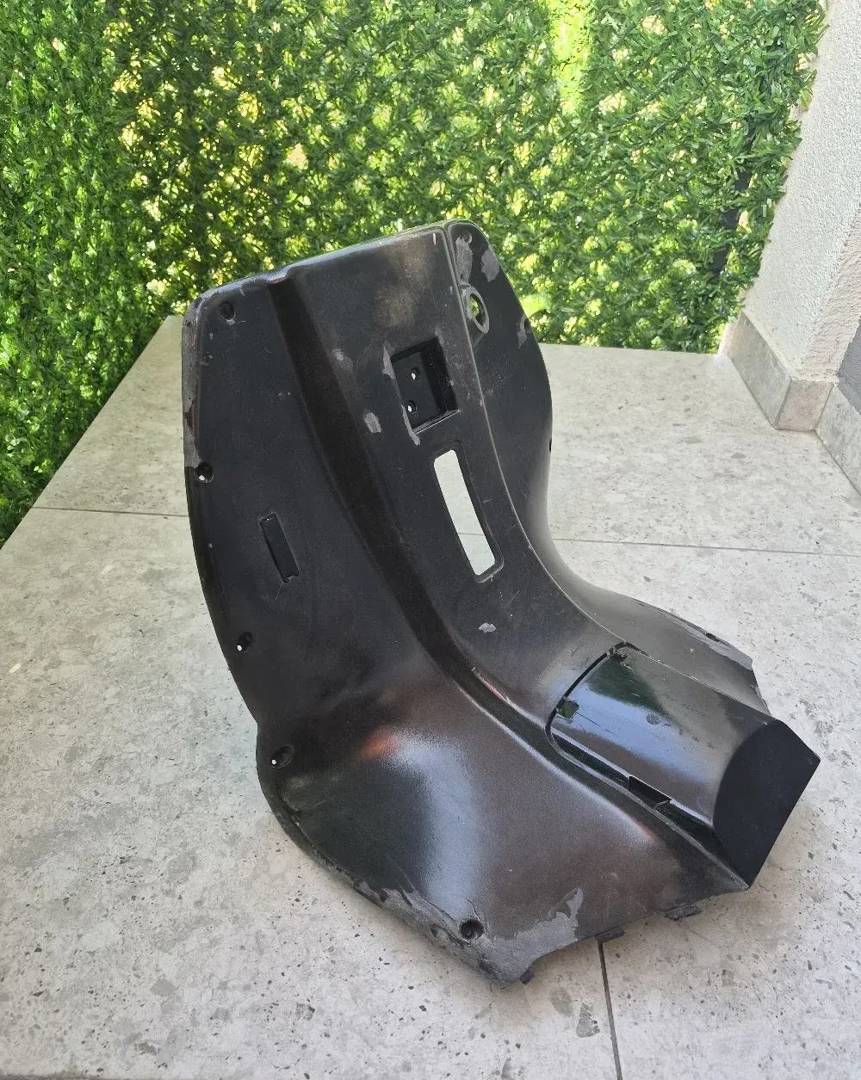 Plastika ispred kolena za Kymco Super 9