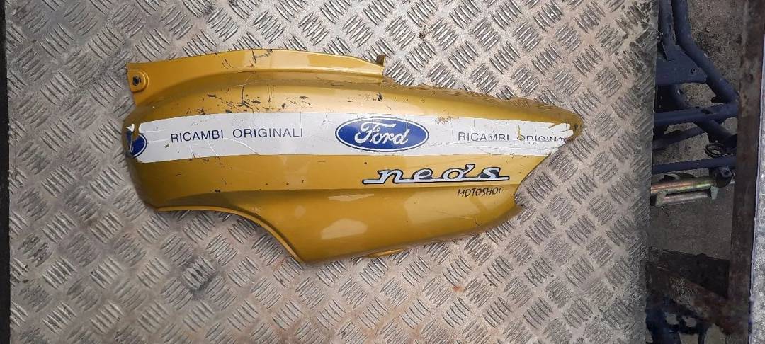 Bal oldali oldalidom Yamaha Neos robogóhoz