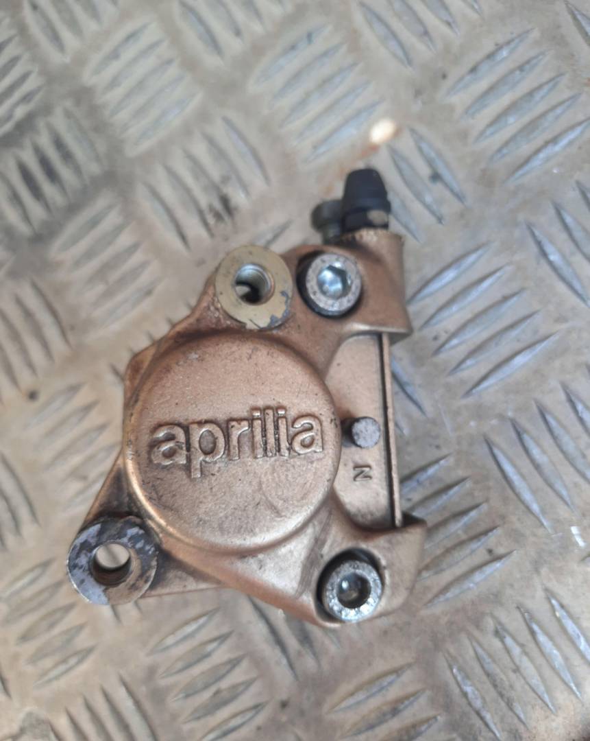 Kočiono sedlo (kliješta) za Aprilia SR 50