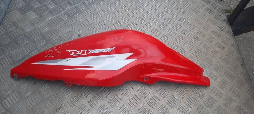 Lijeva bočna plastika za Yamaha Aerox — crvena