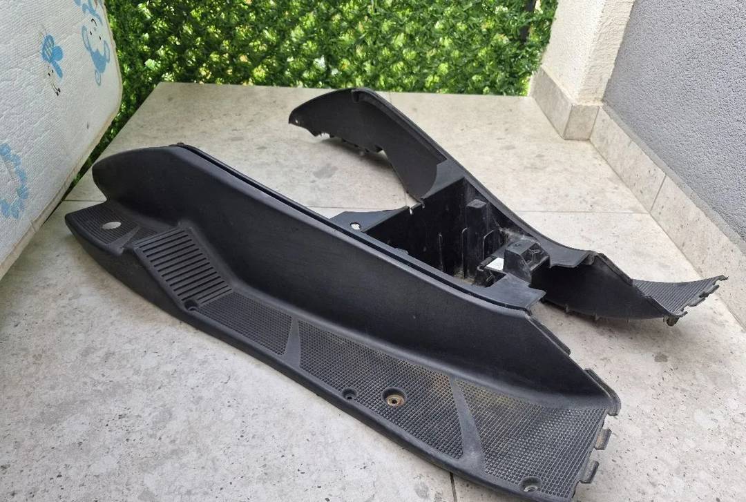 Trittbrett für Yamaha Majesty 125/150 — schwarz
