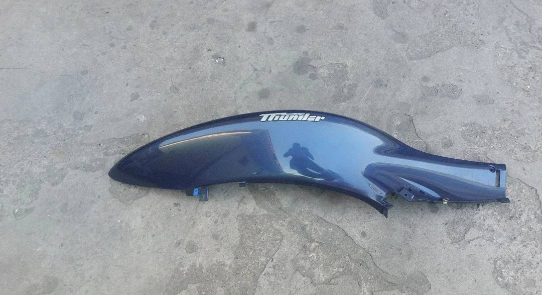 Rechte Seitenverkleidung für Yamaha Maxster 125 — blau