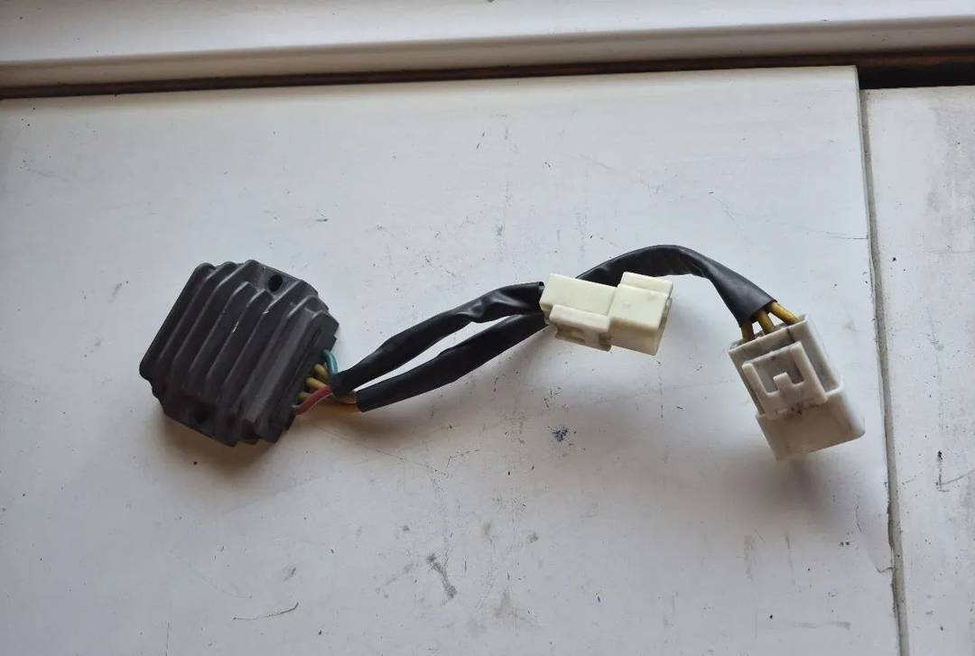 Regler (regulator napona) za Piaggio Fly 125 4T 3V