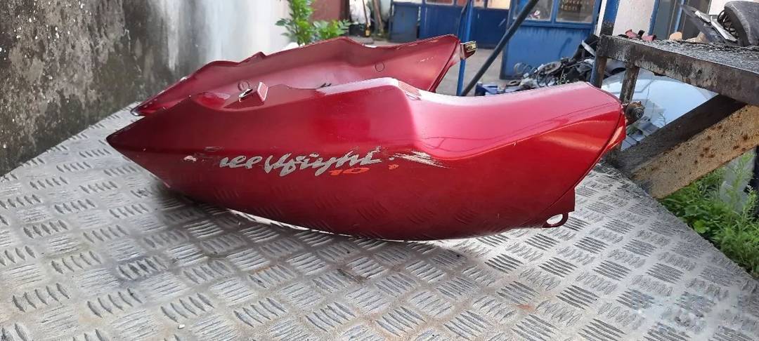 Hintere Seitenverkleidungen für Peugeot Speedfight — rot