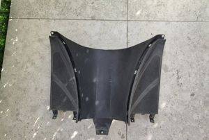 Plastika br. 42 za Yamaha Majesty 125/150 — crna — Novi Sad