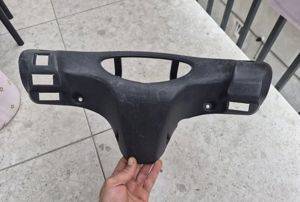 Plastika oko kilometar sata za Yamaha Neos — crna — Novi Sad