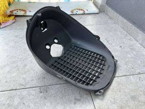 Plastika ispred hladnjaka za Piaggio X9 — crna — Novi Sad
