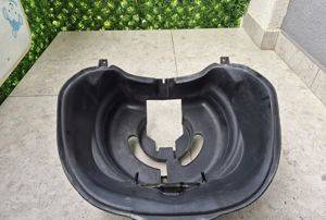 Plastika br. 38 za Yamaha Majesty 125/150 — crna — Novi Sad