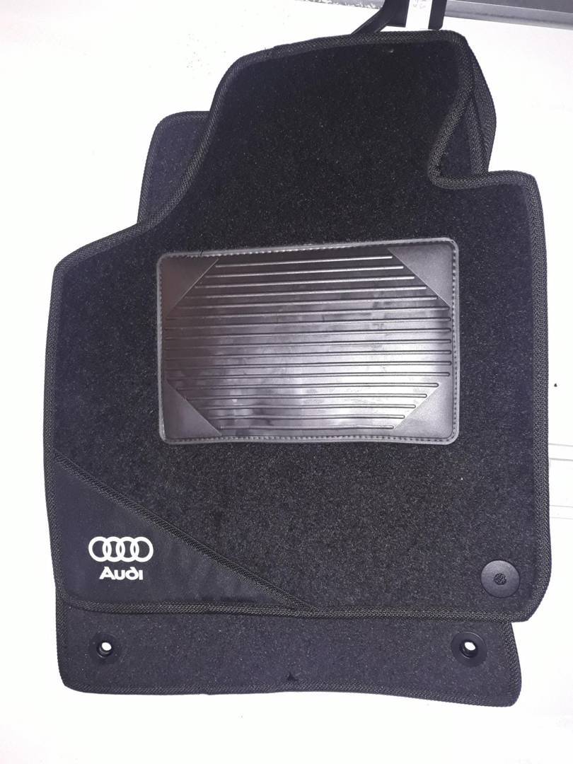 Passgenaue Textil-Fußmatten für Audi — nach Modell