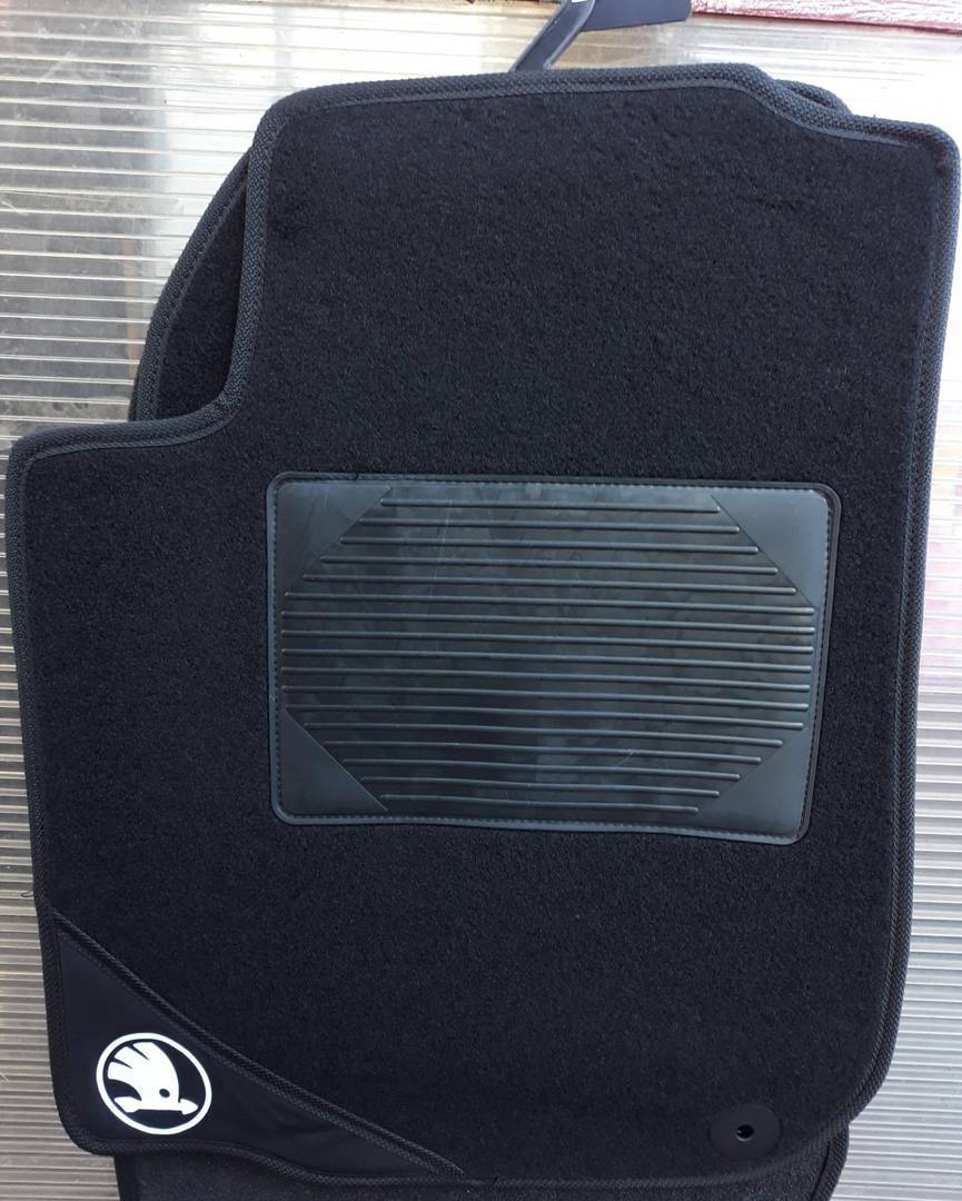 Covorașe pentru Škoda Octavia A4 — de cauciuc și textile