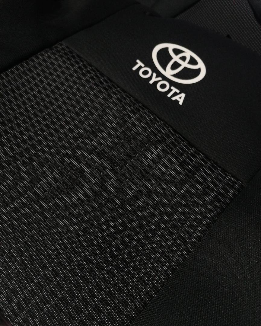 Напівмодельні чохли на сидіння — Toyota