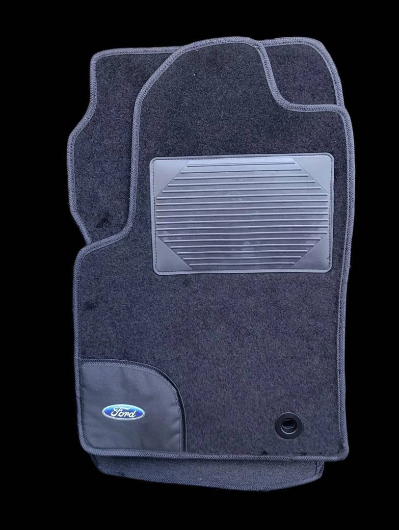 Patosnice za Ford Fiesta (od 2002) — gumene i tepih