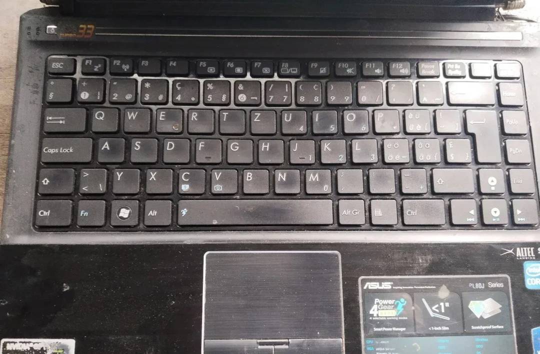Prenosnik ASUS PL80J (za dele)
