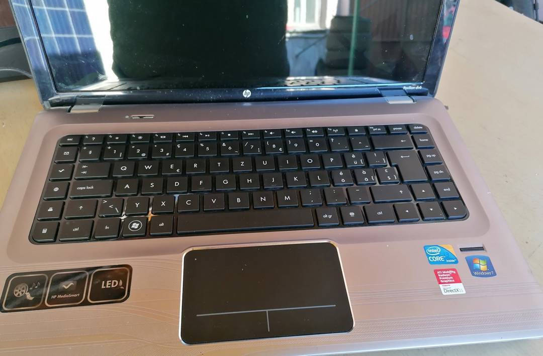 Laptop HP Pavilion dv6 (pentru piese) — Intel Core i3, ecran spart