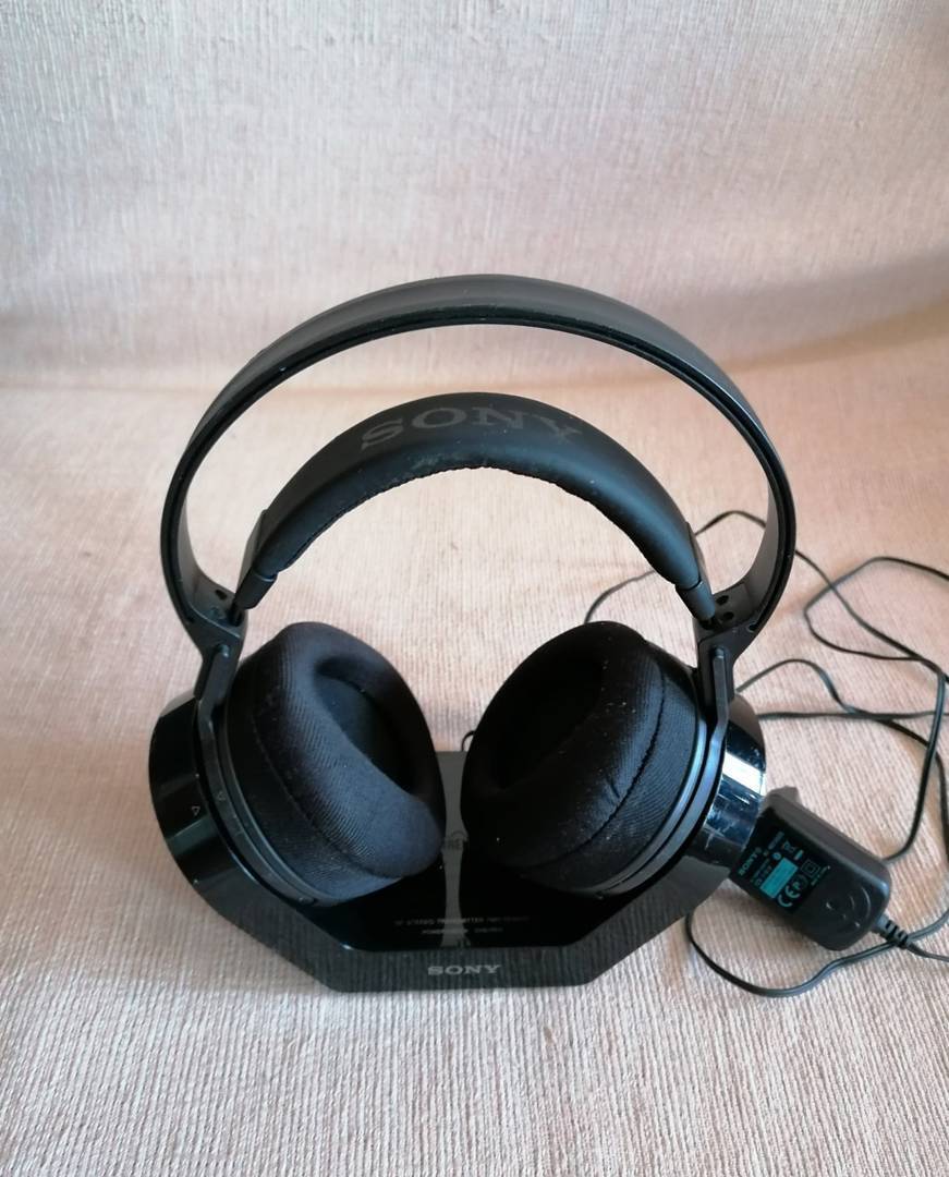 Brezžične slušalke Sony TMR-RF840R