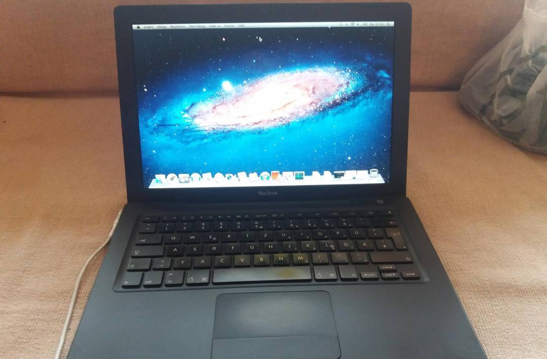 Prenosnik Apple MacBook A1181 — Intel Dual Core, 3 GB RAM, 250 GB HDD