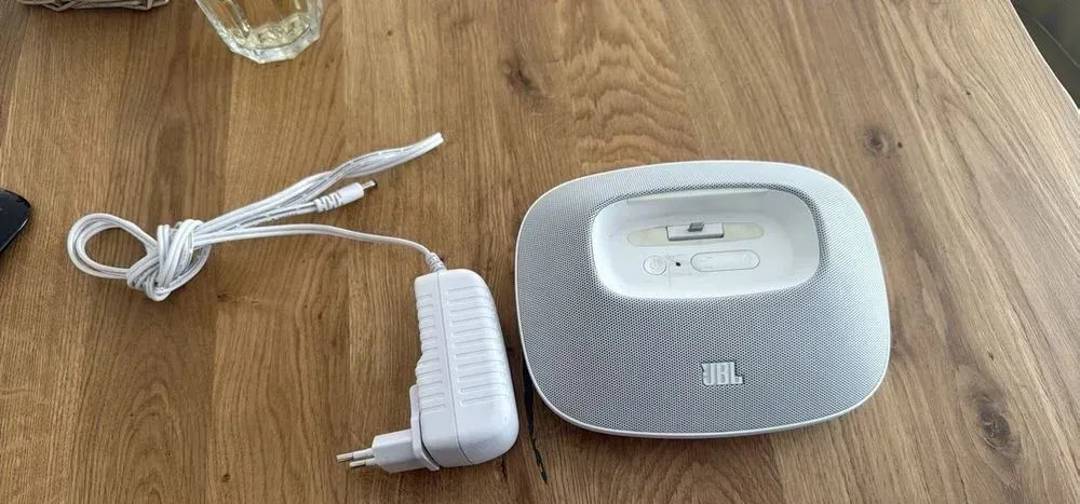 JBL On Beat Micro hangszóró és dokkoló iPhone-hoz és iPodhoz