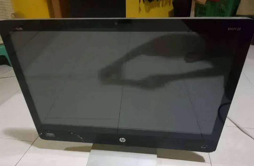Računalnik HP Envy TouchSmart 23-k030ez All-in-One (pokvarjen)
