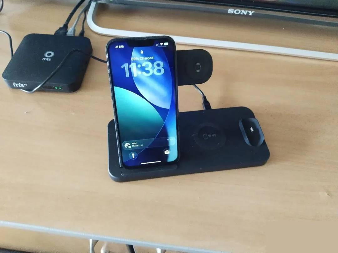 Bežični punjač 4 u 1 za iPhone, Apple Watch i AirPods