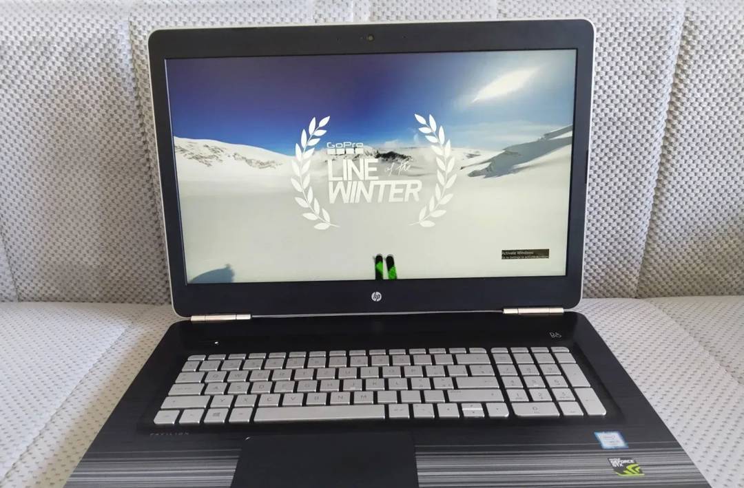 Laptop HP Pavilion 17 — i5 6300HQ, 8 GB RAM, 128 GB SSD + 500 GB HDD, GTX 960M