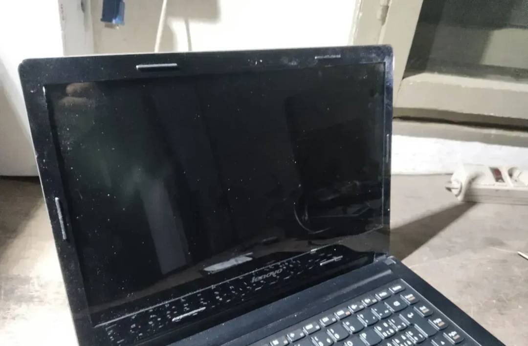 Prijenosno računalo Lenovo IdeaPad S400 (neispravno)