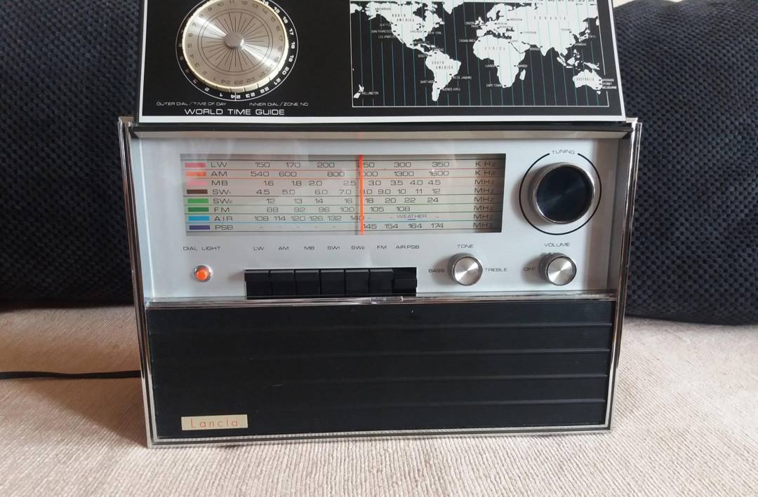Radio Lancia 24F2 Solid State multi-band