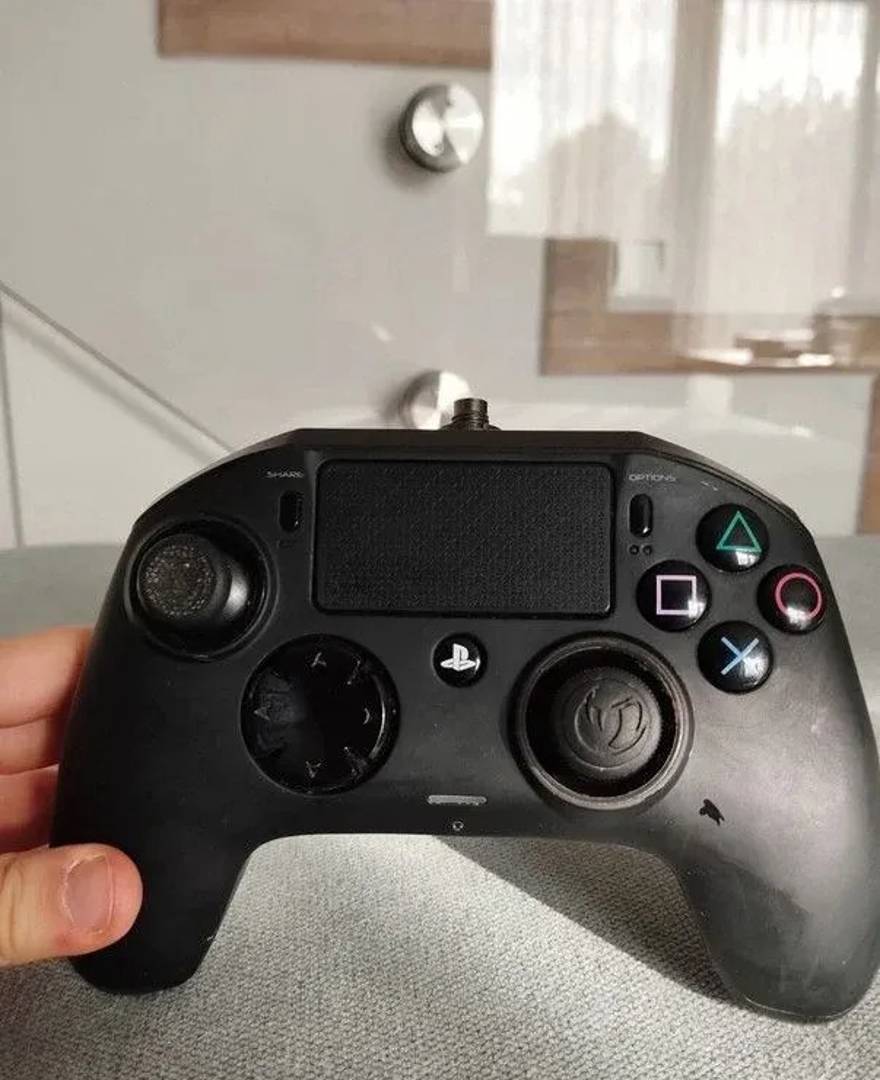 Контроллер Nacon Revolution Pro для PS4