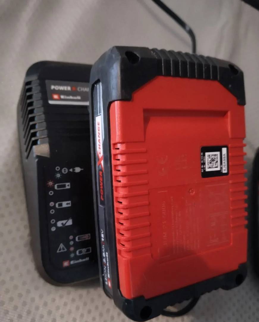 Ladegerät Einhell Power X-Change mit Akku 18 V 2,0 Ah