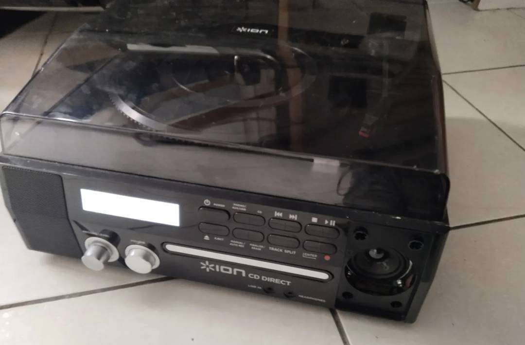 Gramofon Ion CD Direct s CD snemalnikom in USB-jem
