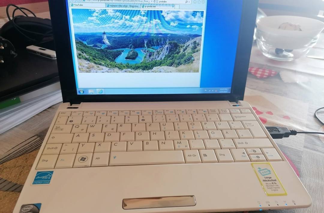Prenosnik ASUS Eee PC 1005HA — Atom N270, 2 GB RAM, 150 GB HDD