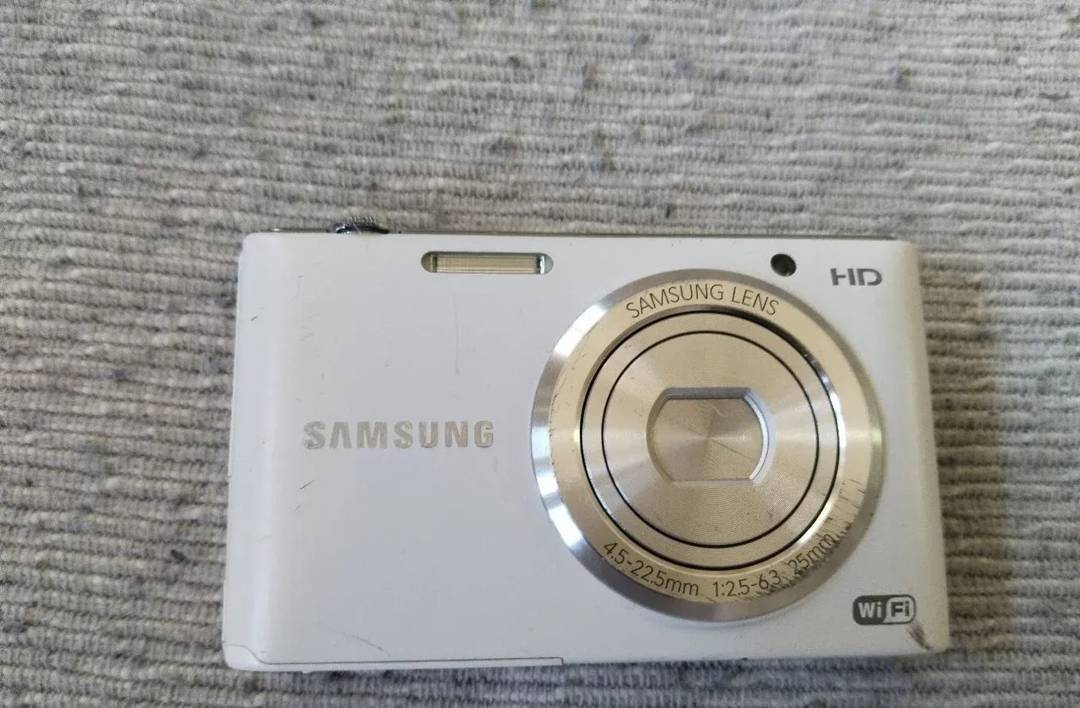 Fotoaparat Samsung ST150F — 16 MP, 5x zum