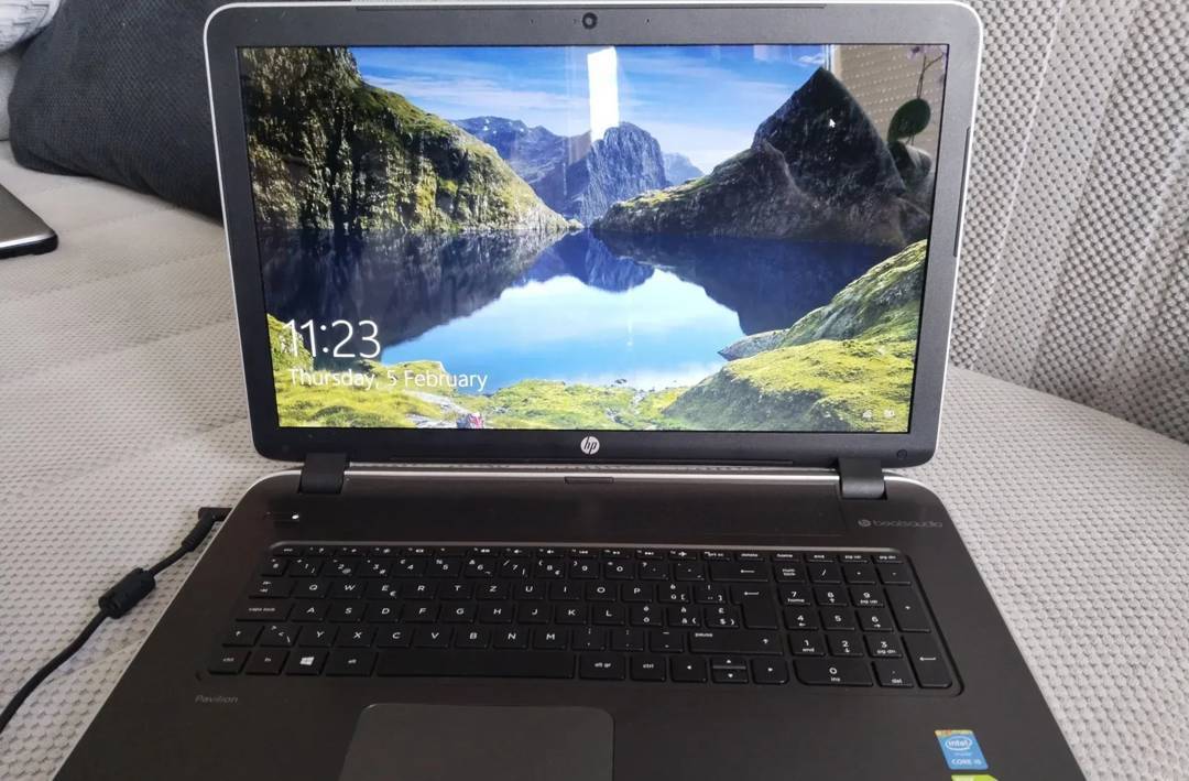Prenosnik HP Pavilion 17 — i5 5200U, 8 GB RAM, 1 TB HDD