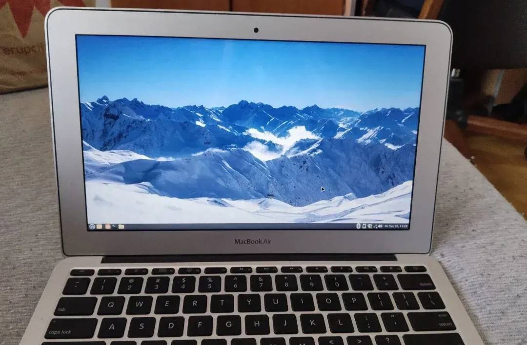 Лаптоп Apple MacBook Air A1370 — Core 2 Duo, 4 GB RAM, 64 GB SSD