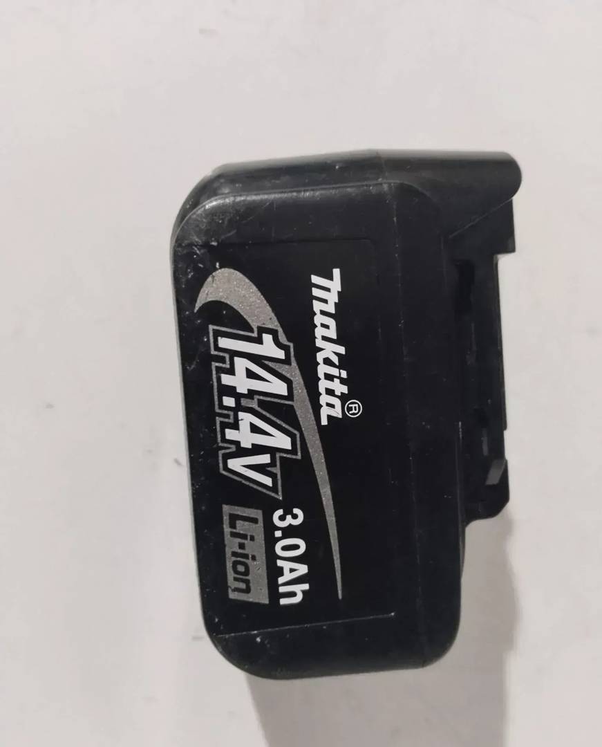 Baterija Makita BL1430 14,4 V 3,0 Ah (pokvarjena)
