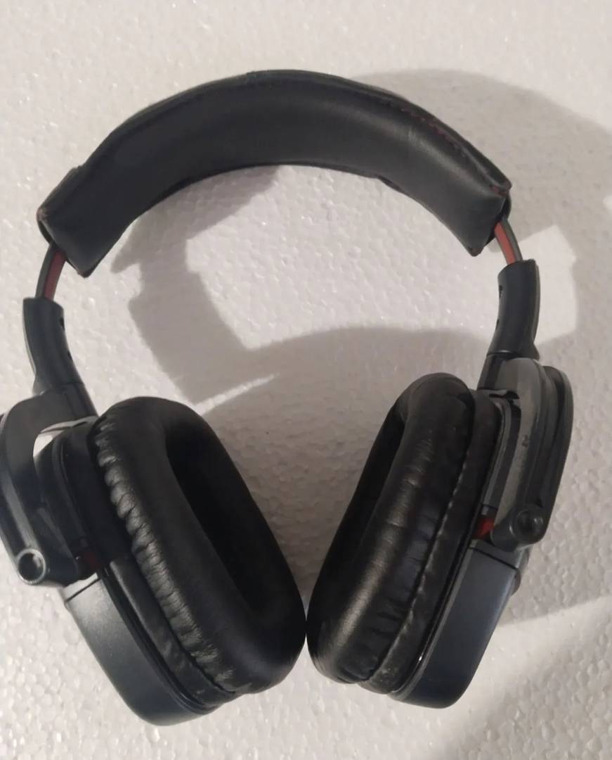 Slušalke Polk Striker Pro