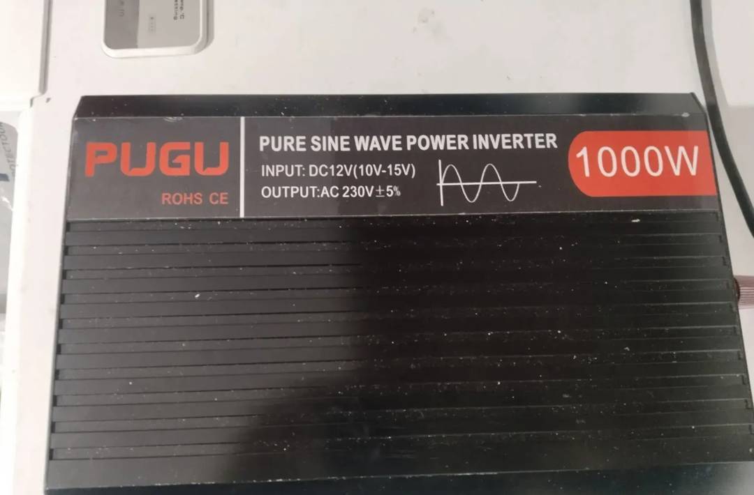 Pretvornik Pugu Pure Sine 1000 W 12 V / 230 V