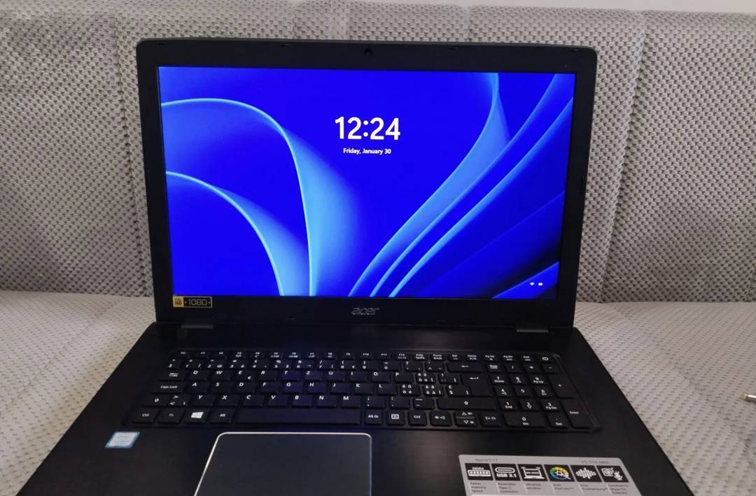 Laptop Acer Aspire E5-774 — i5 7200U, 8 GB RAM, 128 GB SSD + 1 TB HDD