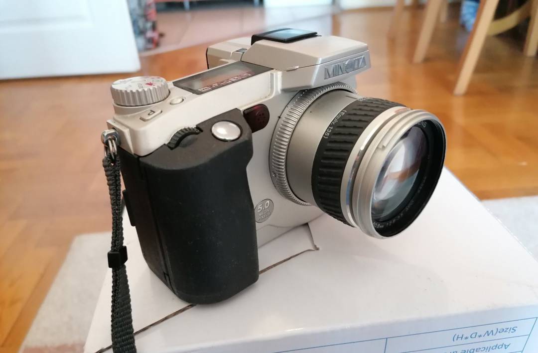 Digitalni fotoaparat Konica Minolta Dimage 7i