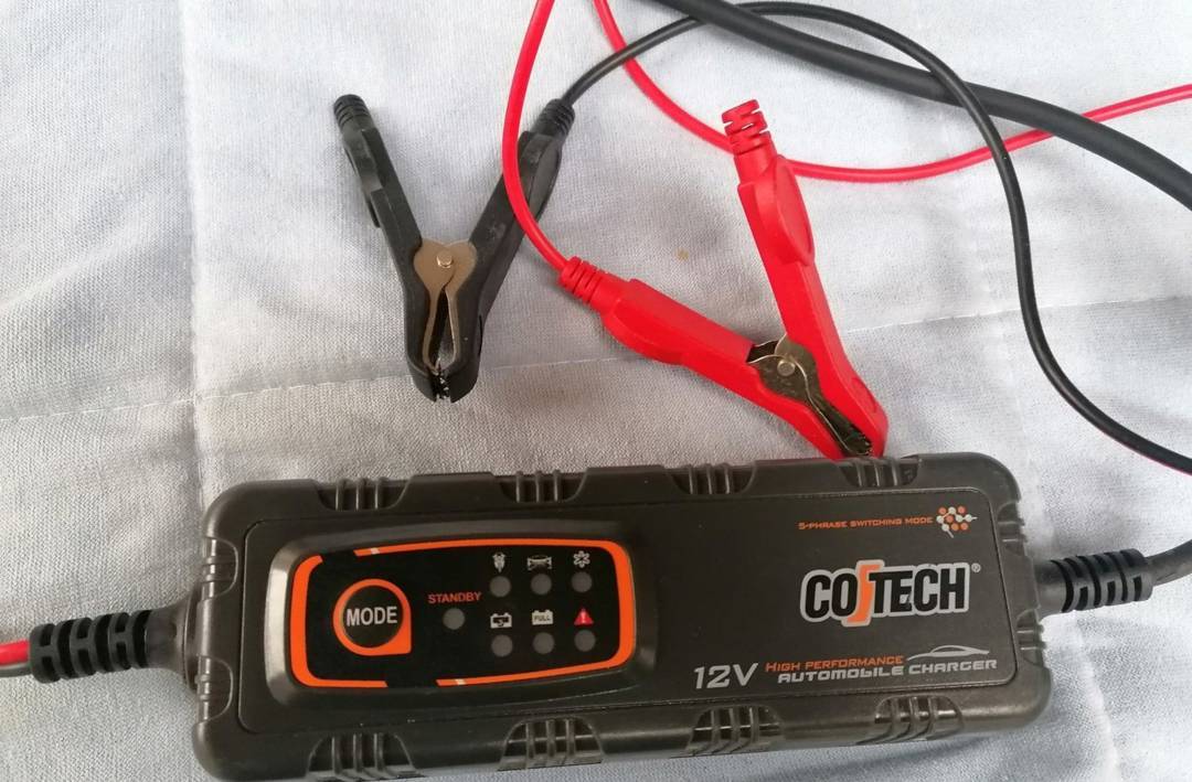 Розумний зарядний пристрій для акумулятора Cotech 36-4818 12 V