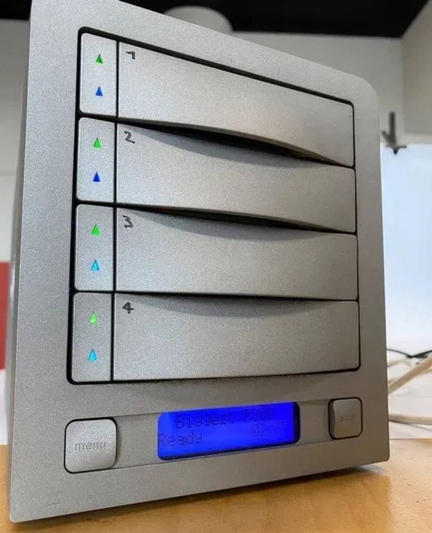 LaCie Biggest F800 lemeztömb — 4 x 250 GB