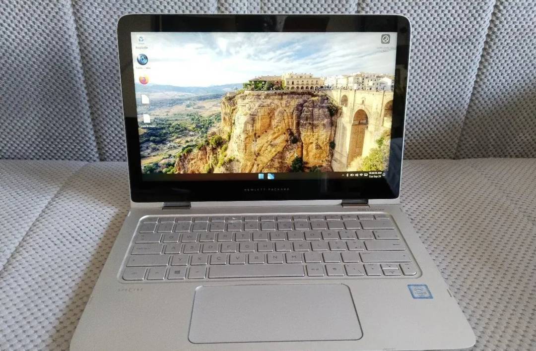 Prenosnik HP Spectre Pro x360 G2 — i5 6200U, 8 GB RAM, 128 GB SSD