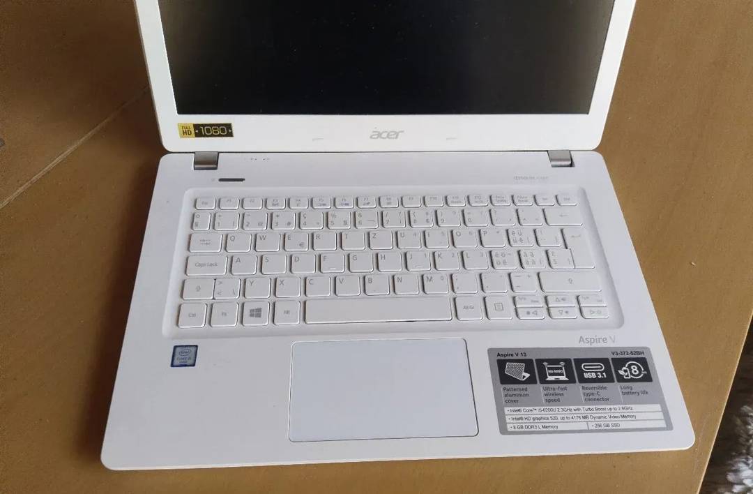 Laptop Acer Aspire V3-372 (neispravan)