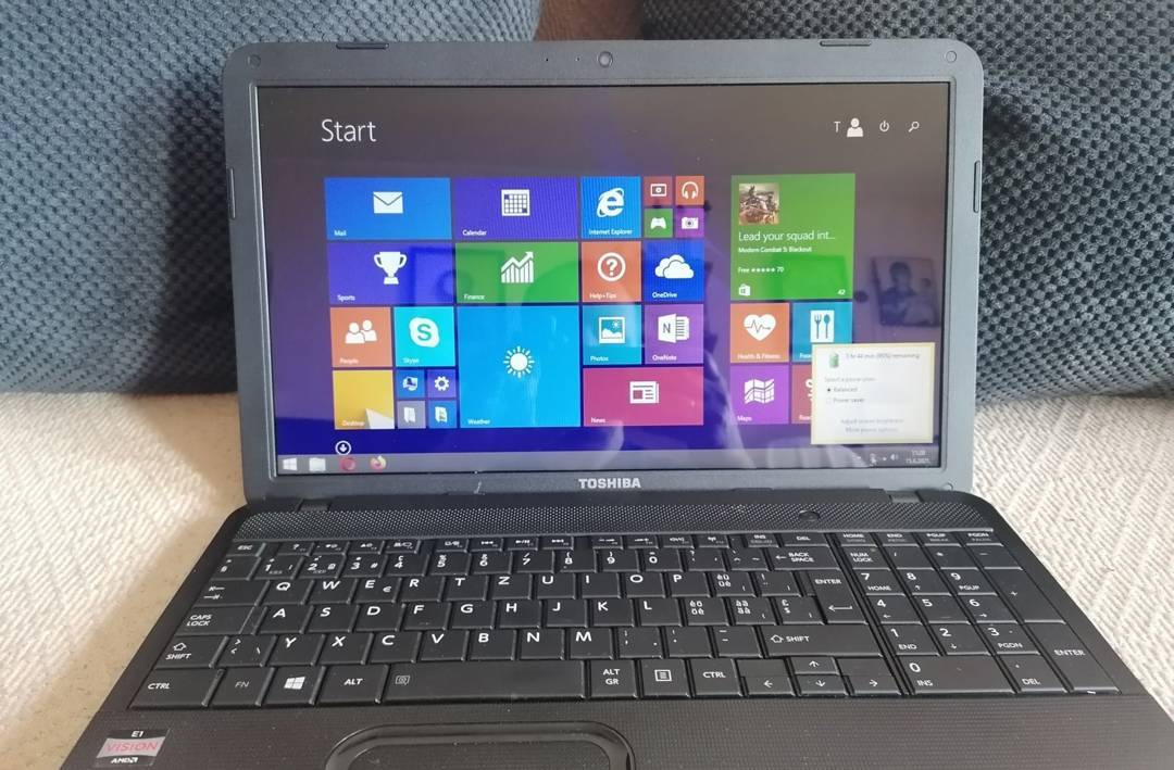 Ноутбук Toshiba — AMD E1-1200, 6 GB RAM, 320 GB HDD