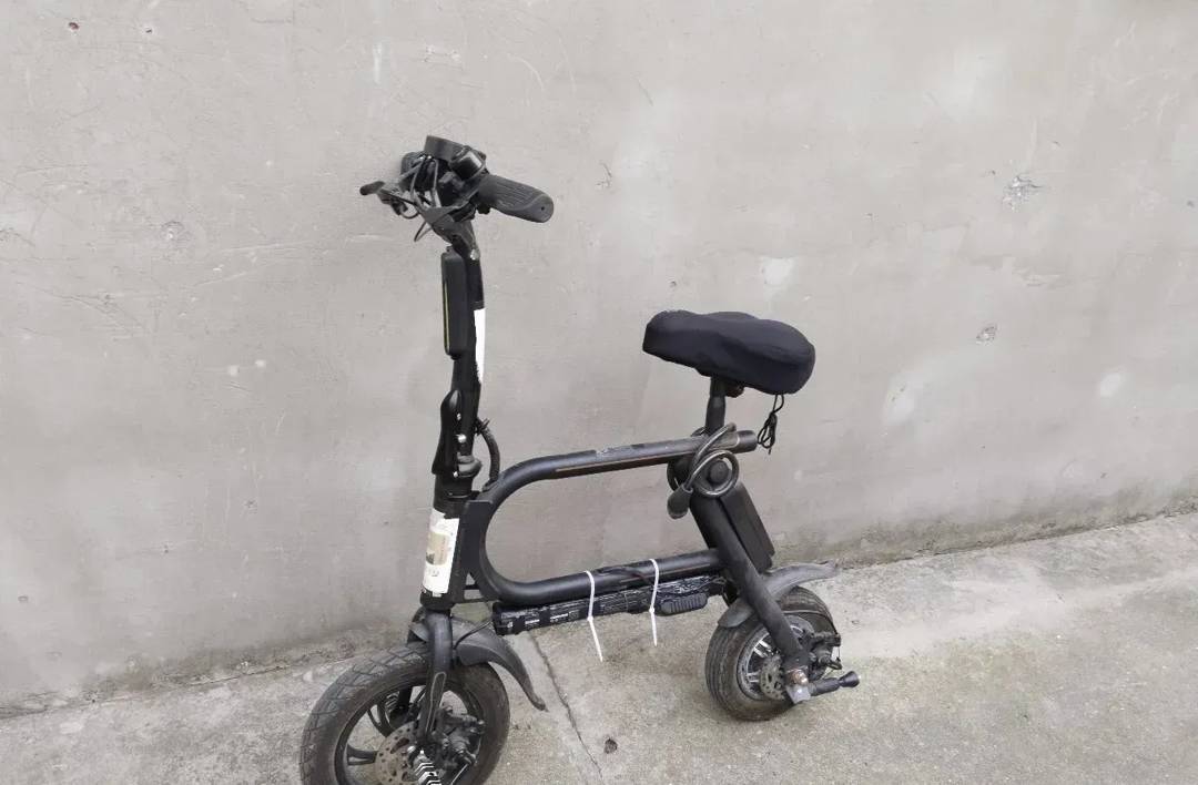 Kompaktno električno kolo — doseg 30 km, 25 km/h