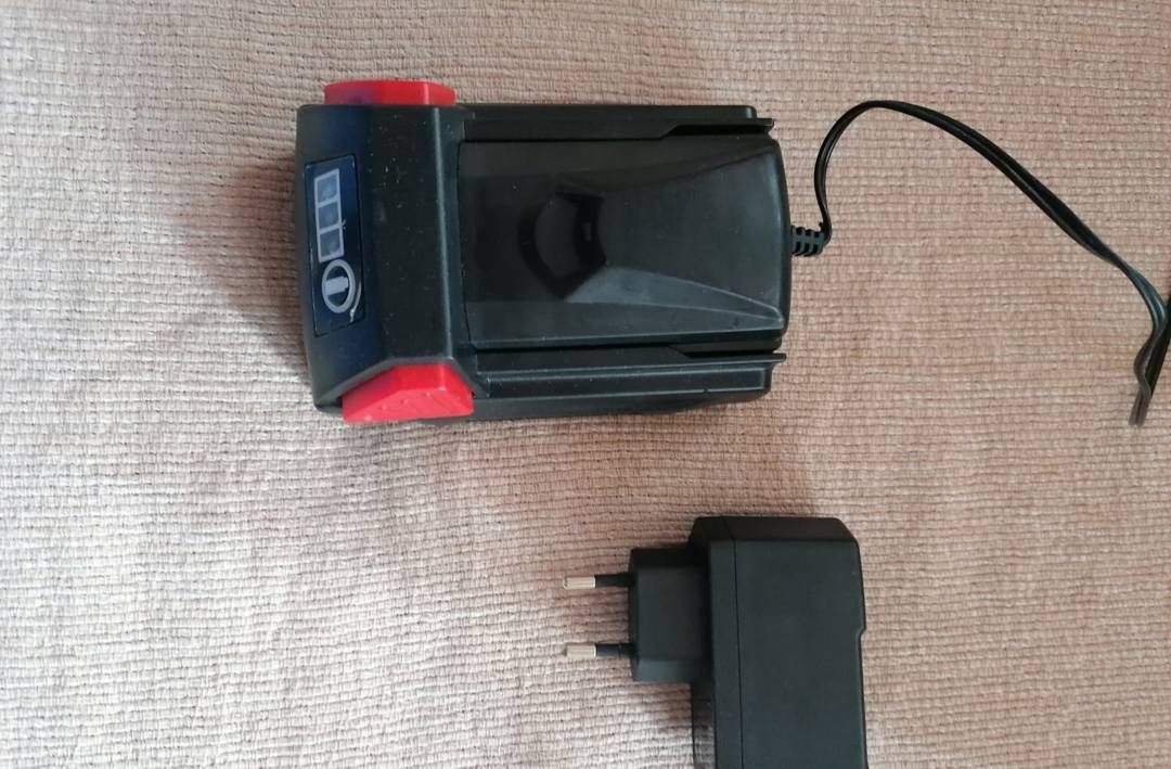 Батерия Grizzly Accu Pack AP 18 18 V 1,5 Ah със зарядно