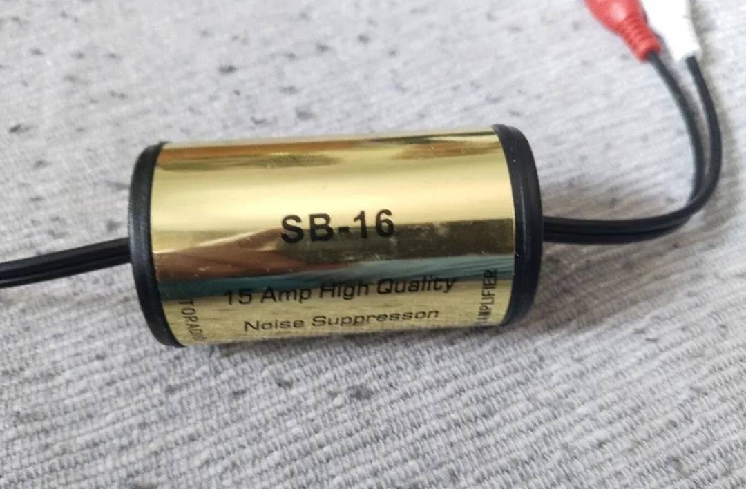 Avdio izolator ozemljitvene zanke SB-16 RCA ženski — RCA moški