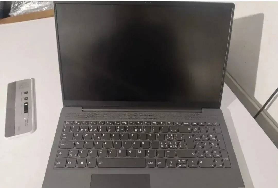 Prenosnik Lenovo IdeaPad 5 15IIL05 (nedelujoč)